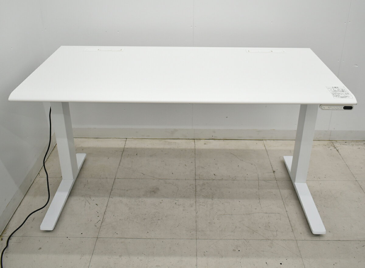 【中古】オカムラ スイフト 電動昇降デスク スムースフォルムエッジ コントロールボタンタイプ インジケーター付メモリー機能 幅1350 2025101701【中古オフィス家具】