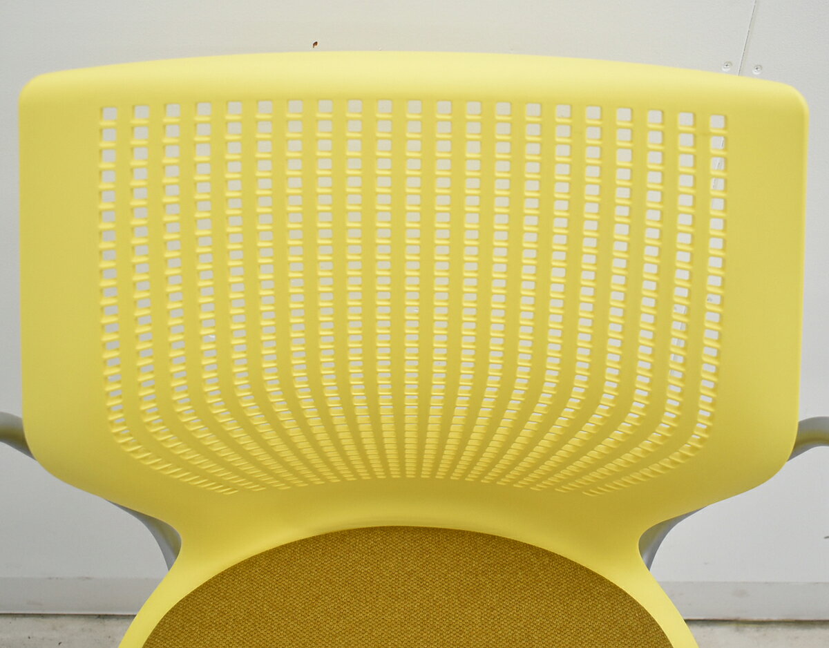 【中古】Knoll マルチジェネレーション 固定肘 キャスター付 イエロー 2026031404【中古オフィス家具】 [3]