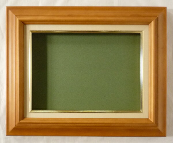 サイズF3：絵寸約273X220mm用の額縁です。 材質主要木材：ポプラ材、入子：金（ホットスタンプ）、マット色：ベージュ（ポプリン） 仕様アクリル 吊金具 紐 ケース 商品説明・絵がより一層引き立つ「絵画の玄人」さま用の額縁を、お求めやす...