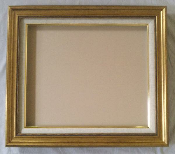 サイズ絵寸：約530X455mm用の額縁です。 額外寸：約665X590X50mm 色ゴールド 材質樹脂製 仕様アクリル・吊金具・紐・ケース付 商品説明・ご入金確認後、約7日以内に発送準備が整います。 ・写真はF8サイズです。 ・売り切れごめん。 運送費・送料無料 ※但し離島・沖縄の場合は別途送料が発生することがございますのでお問合せください。 ※梱包サイズ160以上の大型サイズは別途送料がかかります。（約12号以上）