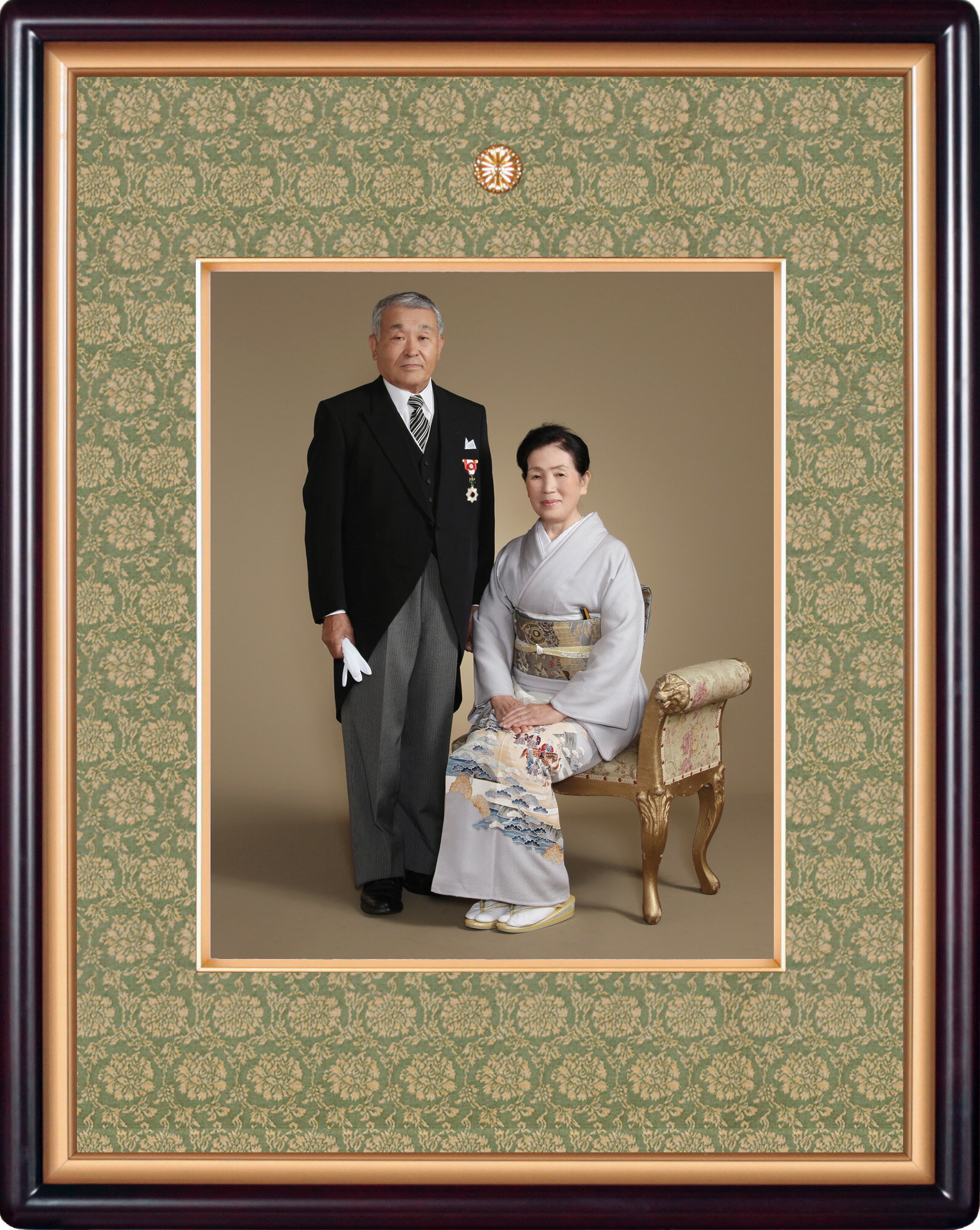 叙勲額縁　勲記　褒章　木製フレーム　写真額四ッ切サイズ　55タイプ叙勲額セピア 55-5