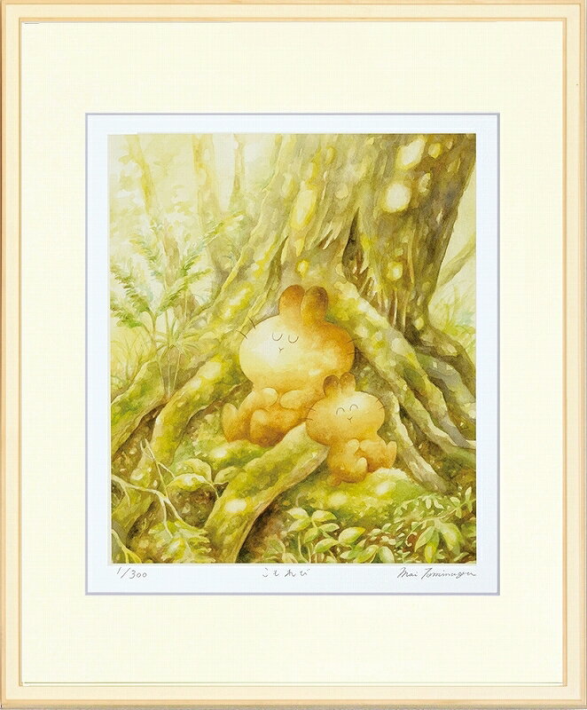 カタログ　パンフレット　リーフレット サイズ・シートサイズ:四ッ切:約424X348mm 仕様・ジークレー版画、木製額縁、2mm厚マット、表面ガラス、吊り金具、ケース 商品説明 ・とみながまい作の額装版画です。 ・人気の作品を厳選した作品集の中にある絵です。 ・納品にお時間がかかる場合があります。お急ぎの方は事前にこちらよりお問い合わせください。 ・額装品は生産の関係上、予告なく仕様が変更になる場合があります。 ・天然木のフレームは節や木目の出方が写真とは異なりますのでご了承ください。 ・各商品は限定数生産です。完売の際はご容赦ください。 ・商品写真と商品の実際の色が異なる場合がございます。またロットによっても若干の色の差異が発生致します。 ・受注生産のため、返品・交換はお受け出来ません。 ・商品到着後7日が過ぎた場合、如何なる理由にも対応致しかねます。あらかじめご了承ください。 ・掲載写真はサンプル画像です。・売り切れごめん。 運送費（消費税・梱包費等込み）・送料無料 ※但し離島・沖縄の場合は別途送料が発生することがございますのでお問合せください。商品名・ジークレー版画 額付き絵画 とみながまい 「こもれび」 シートサイズ・四ッ切:約424X348mm 仕様・ジークレー版画、木製額縁、2mm厚マット、表面ガラス、吊り金具、ケース 商品説明・額装品は生産の関係上、予告なく仕様が変更になる場合があります。 ・天然木のフレームは節や木目の出方が写真とは異なりますのでご了承ください。 ・各商品は限定数生産です。完売の際はご容赦ください。 ・商品写真と商品の実際の色が異なる場合がございます。またロットによっても若干の色の差異が発生致します。 ・受注生産のため、返品・交換はお受け出来ません。 ・商品到着後7日が過ぎた場合、如何なる理由にも対応致しかねます。あらかじめご了承ください。 ※壁面用取り付け金具は付属いたしません。必要な場合、こちらよりお選びお伝えください。(金具代別途申し受けます) ・掲載写真はサンプル画像です。 ・売り切れごめん。