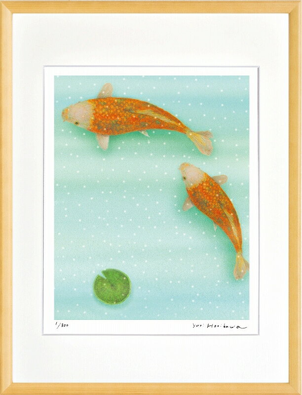 カタログ　パンフレット　リーフレット サイズ・シートサイズ:太子:約379X288mm 仕様・ジークレー版画、木製額縁、2mm厚マット、ガラス、吊り金具、ケース 商品説明 ・堀川友里作の額装版画です。 ・人気の作品を厳選した作品集の中にある絵です。 ・納品にお時間がかかる場合があります。お急ぎの方は事前にこちらよりお問い合わせください。 ・額装品は生産の関係上、予告なく仕様が変更になる場合があります。 ・天然木のフレームは節や木目の出方が写真とは異なりますのでご了承ください。 ・各商品は限定数生産です。完売の際はご容赦ください。 ・商品写真と商品の実際の色が異なる場合がございます。またロットによっても若干の色の差異が発生致します。 ・受注生産のため、返品・交換はお受け出来ません。 ・商品到着後7日が過ぎた場合、如何なる理由にも対応致しかねます。あらかじめご了承ください。 ・掲載写真はサンプル画像です。・売り切れごめん。 運送費（消費税・梱包費等込み）・送料無料 ※但し離島・沖縄の場合は別途送料が発生することがございますのでお問合せください。商品名・ジークレー版画 額付き絵画 堀川友里 「めぐり愛」 シートサイズ・太子:約379X288mm 仕様・ジークレー版画、木製額縁、2mm厚マット、ガラス、吊り金具、ケース 商品説明・額装品は生産の関係上、予告なく仕様が変更になる場合があります。 ・天然木のフレームは節や木目の出方が写真とは異なりますのでご了承ください。 ・各商品は限定数生産です。完売の際はご容赦ください。 ・商品写真と商品の実際の色が異なる場合がございます。またロットによっても若干の色の差異が発生致します。 ・受注生産のため、返品・交換はお受け出来ません。 ・商品到着後7日が過ぎた場合、如何なる理由にも対応致しかねます。あらかじめご了承ください。 ※壁面用取り付け金具は付属いたしません。必要な場合、こちらよりお選びお伝えください。(金具代別途申し受けます) ・掲載写真はサンプル画像です。 ・売り切れごめん。