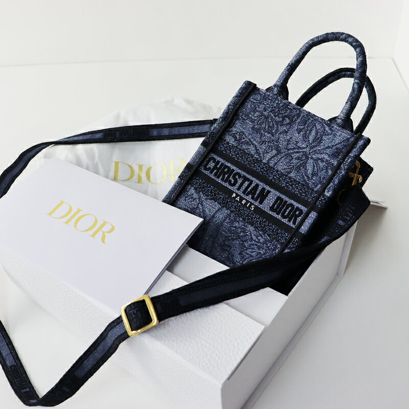 i NX`fBI[ Christian Dior DIOR BOOK TOTE ~jo[eBJobO Xgbvt/lCr[y2400013691048zyÁz