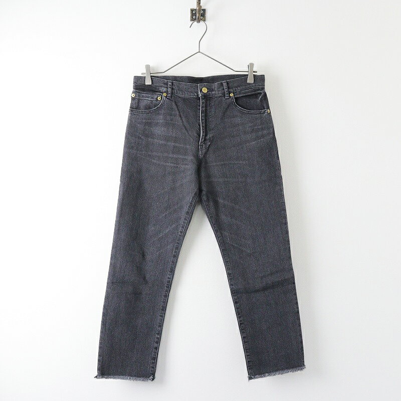 ドゥーズィエムクラス Deuxieme Classe straight denim ストレートデニムパンツ 38/ブラック ボトムス【2400013841689】【中古】 ブランド名 ドゥーズィエムクラス 商品情報 品番18030500716010 表記サイズ 38 実寸（cm） ウエスト(×2)/78股上/28.5股下/62.5ヒップ幅/45.5もも幅/24.5裾幅/17.5（平置きにて採寸を行っております。多少の誤差はご了承くださいませ。） 採寸についてはこちら 素材(%) 綿　100 色 ブラック 生地の伸縮 - 生地の透け感 - 参考定価 - CONDITION USED商品になりますので少々使用感はございますが、着用に問題無いと思われます。 ※こちらの商品は1点ものです。 当店では実店舗、他のオンラインショップにて同時に販売をさせて頂いております。 そのため予告無く商品の出品の取り下げをさせて頂く場合が御座います。 また、ご注文頂くタイミングにより、実店舗、または他のオンラインショップにて品切れになり、商品のご用意が出来無くなってしまう場合が御座います。 その場合、誠に勝手ながらご注文のキャンセルをさせて頂きますのであらかじめご了承下さいませ。※お写真に写っているものが全てとなります。※裾上げの有無は分かりかねますので予めご了承の上ご注文のほどよろしくお願い申し上げます。