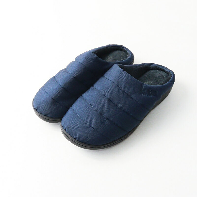 スブ SUBU NANNEN BAREFOOT SANDAL ナンネン ベアフット サンダル ｜ネイビー 難燃 スリッポン【2400014636253】【中古】 ブランド名 other 商品情報 - 表記サイズ - 実寸（cm） ヒール/ソール：約3（平置きにて採寸を行っております。多少の誤差はご了承くださいませ。） 採寸についてはこちら 素材(%) - 色 ネイビー 生地の伸縮 - 生地の透け感 - 参考定価 - CONDITION インソール部分に汚れが見受けられます。USED商品になりますので少々使用感はございますが、着用に問題無いと思われます。 ※こちらの商品は1点ものです。 当店では実店舗、他のオンラインショップにて同時に販売をさせて頂いております。 そのため予告無く商品の出品の取り下げをさせて頂く場合が御座います。 また、ご注文頂くタイミングにより、実店舗、または他のオンラインショップにて品切れになり、商品のご用意が出来無くなってしまう場合が御座います。 その場合、誠に勝手ながらご注文のキャンセルをさせて頂きますのであらかじめご了承下さいませ。※お写真に写っているものが全てとなります。※裾上げの有無は分かりかねますので予めご了承の上ご注文のほどよろしくお願い申し上げます。