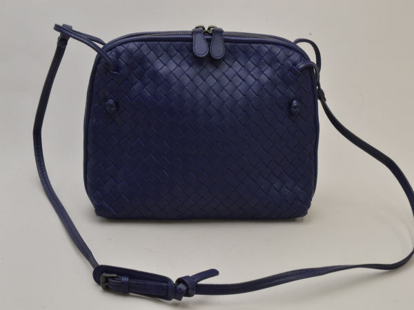 ボッテガヴェネタ バッグ イントレチャート ショルダーポーチ/バッグ ネイビーパープル BOTTEGA VENETA レディース su_p e_u F-YA422【中古：良品】【ブランド買取販売トリヴァンドラム】230112