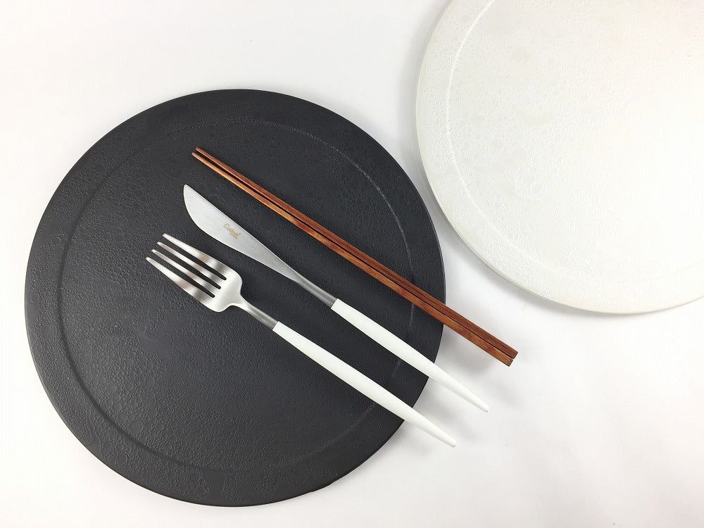 有田焼 吉右衛門窯 26cmフラットプレート (黒泡化粧 /白泡化粧)【25.5cm 皿 大皿 丸皿 平皿 フラット プレート 白い器 黒いお皿 】