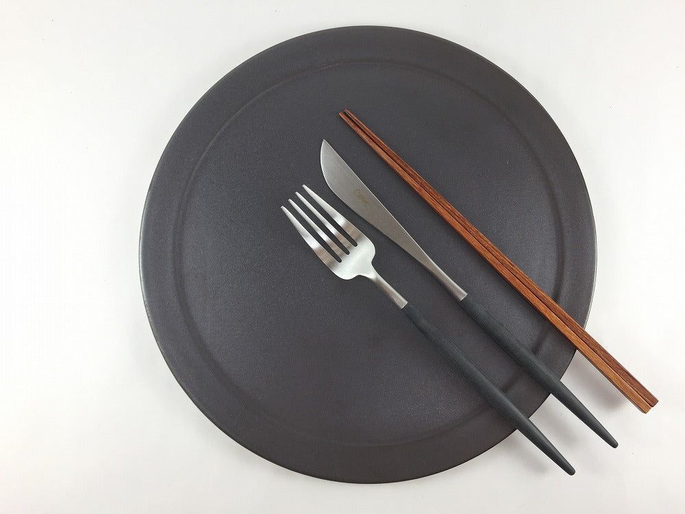 波佐見焼 隆泉陶器 26cmフラットプレート 炭黒【26cm 大皿 丸皿 平皿 プレート 黒色】