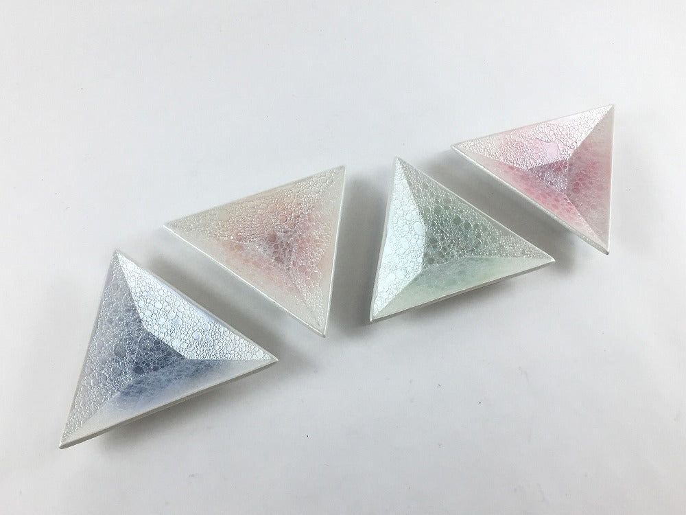8.5cm三角豆皿 (白青銀泡/白オレンジ銀泡/白緑銀泡/白赤銀泡) 有田焼 吉右衛門窯のサムネイル