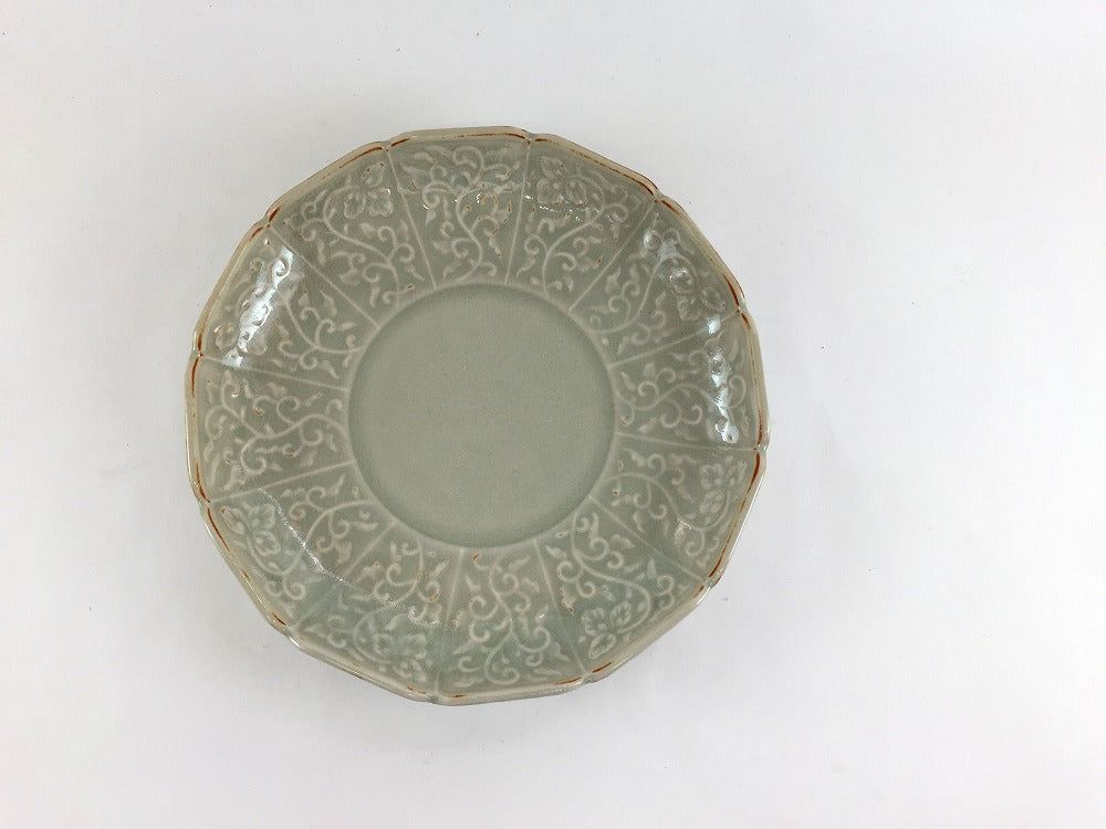 有田焼 徳幸窯 粟田貫入青磁 唐草彫5.5寸皿【16.5cm 丸皿 平皿 取り皿 貫入入り おしゃれ】