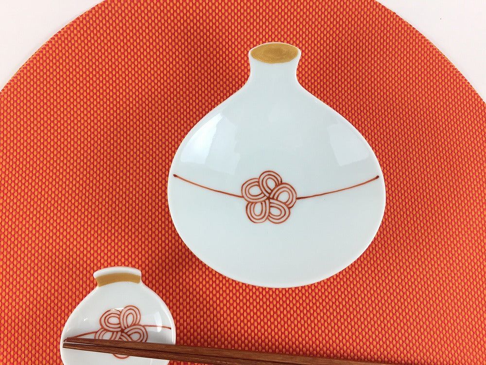 【ブラックフライデー 10％Offクーポン & P10倍】伊万里焼 田森陶園 梅水引(赤) 徳利皿 【縁起物/めで..