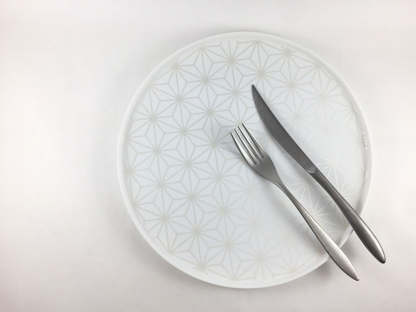 有田焼 やま平窯 frame26cmプレート 銀麻ノ葉 【皿/中皿】