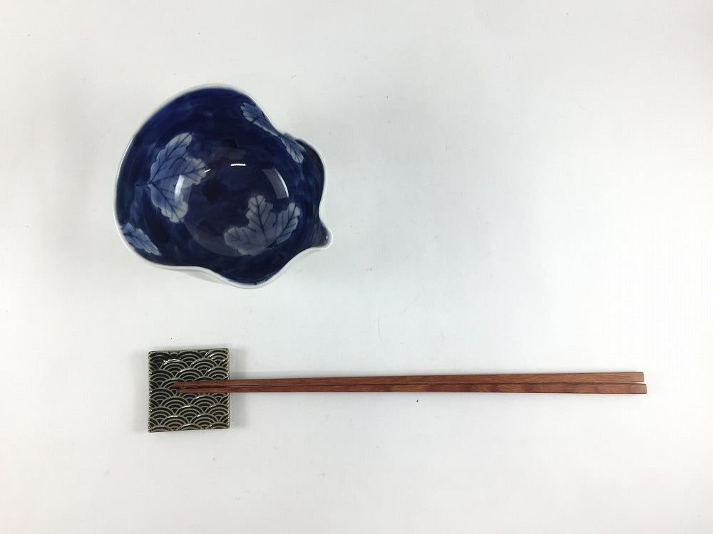 【訳あり品】有田焼 手造片口小鉢.内藍木葉 10cm(300cc)【アウトレット】