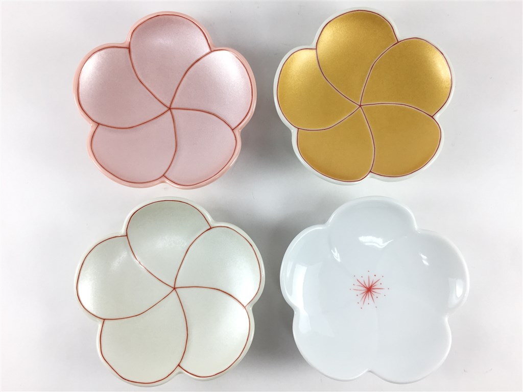 【スーパーセール期間 全品10％Offクーポン＆P5倍】有田焼 幸楽窯 捻り梅形 小皿【9cm 皿 花形 花の形のお皿 ウメ 梅の花 銀色 白色 金色 ピンク色 贈り物 お正月 食器 お祝い事 おもてなし】【お正月 用 食器】【ラッピング無料対応】【あす楽対応】