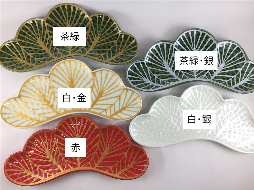 【マラソン期間 全品10％Offクーポン＆P10倍】有田焼 幸楽窯 松葉形 前菜皿 (白・金 / 白・銀 / 茶緑 / 茶緑・銀 / 赤)【25cm お正月 錦金松葉形前菜皿 中皿 お祝い事 和食器 松形 松葉型 松型変形皿 緑色 赤色 白色 金色 銀色 陶磁器】【あす楽対応】 2