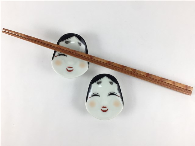 【メール便送料無料*日時指定不可*】【初売り期間(1/1-1/4) 全品10％Offクーポン】有田焼 幸楽窯 錦おふくさん箸置【5cm おかめ オカメさん かわいい 白色 はしおき 箸おき/はし置き 小さいお皿 内祝い お返し おめでたい お中元 引き出物 ギフト お正月 食器 節分 縁起物】のサムネイル