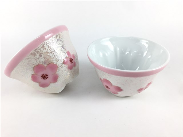 【スーパーセール期間 全品10％Offクーポン】有田焼 田清窯 130cc桜煎茶.薄ピンク虹彩桜【薄ピンク釉虹彩桜桜煎茶/虹彩桜 煎茶碗】【小鉢 煎茶 湯呑み 8.5cm 9cm 130cc 130ml サクラ柄 ピンク色 花柄/春/花/さくら/茶器/カップ/湯呑み 和食器/陶器/磁器】【あす楽対応】