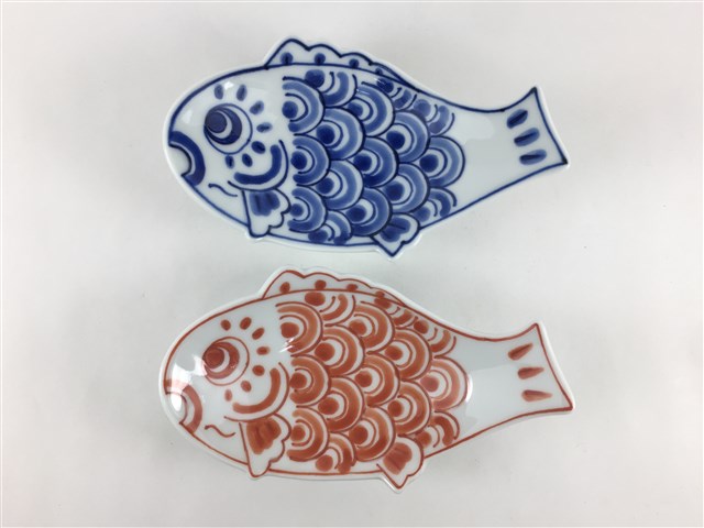 伊万里焼 田森窯 鯉のぼり小皿.(青/赤)【あす楽対応】【皿 角皿 14cm 魚柄 鯉のぼり こいのぼり コイ登り 飾り 置き物 5月 こどもの日 端午の節句】