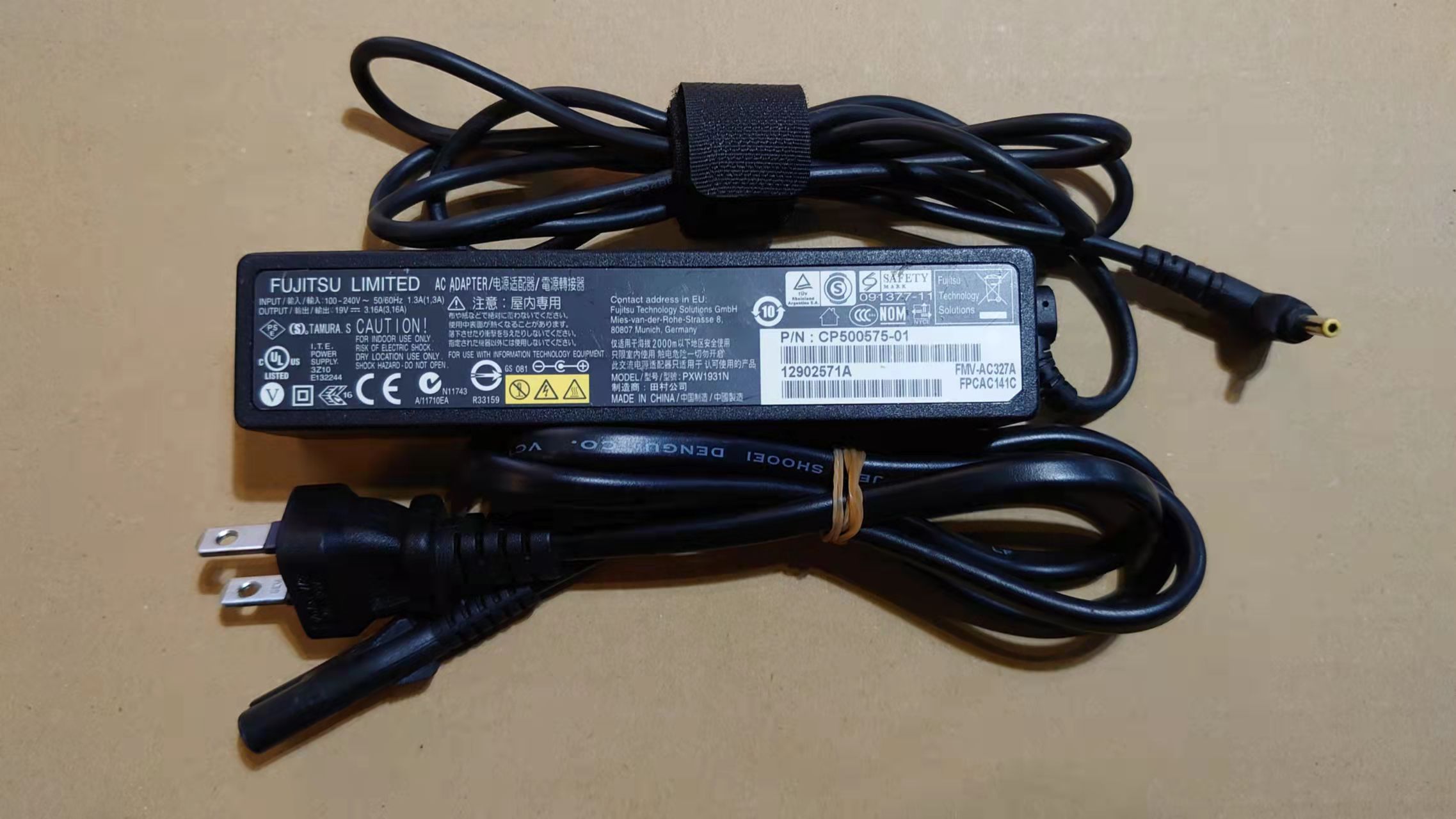 中古品 富士通 ACアダプター FMV-AC327A 19V 3.16A対応 3.5mm×1.3mm STYLISTIC QH77/J用