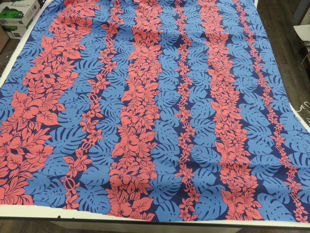 T/Cブロード ハワイアン 左右非対称柄 ネイビー dou【メール便3m可】 生地 布地 ハワイアン フラダンス 衣装 ムームー アロハ ノーアイロン