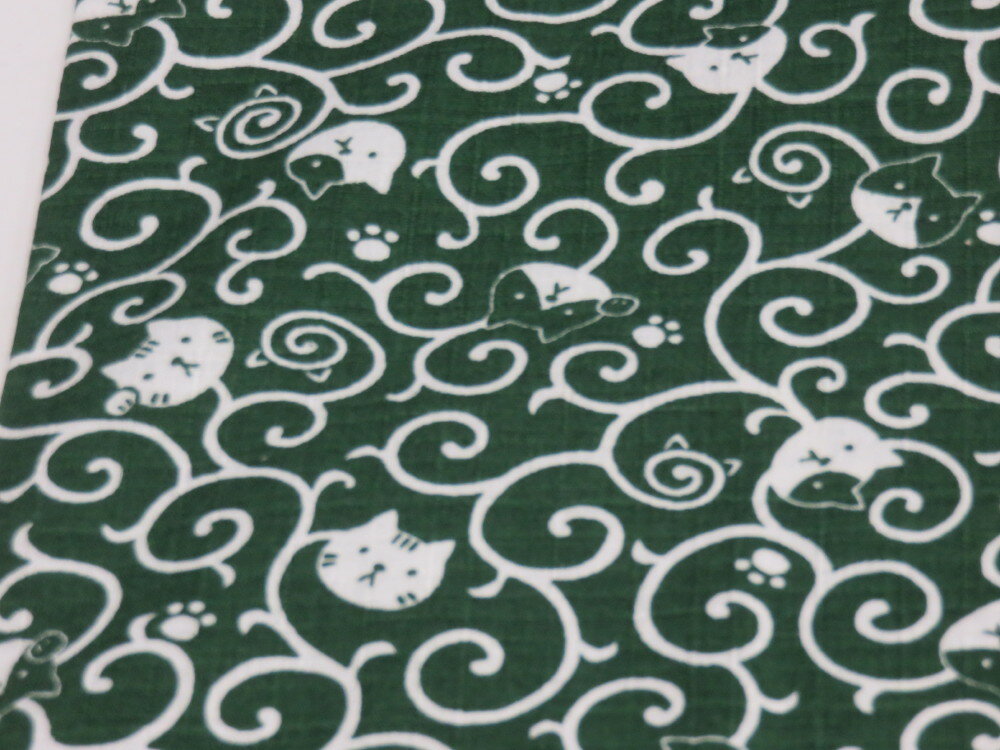 サザンクロス 福福にゃんこ（ネコ） 唐草 グリーン ドビー生地　【メール便2m可】キヤット ねこ 猫 アニマル 動物 生地 布地 プリント生地 浴衣 ゆかた 着物 作務衣 よさこい衣装 ステテコ じんべえ