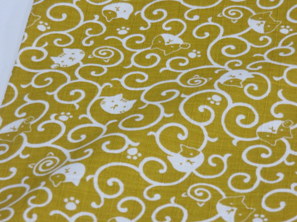 サザンクロス 福福にゃんこ（ネコ） 唐草 カラシ ドビー生地　【メール便2m可】キヤット ねこ 猫 アニマル 動物 生地 布地 プリント生地 浴衣 ゆかた 着物 作務衣 よさこい衣装 ステテコ じんべえ