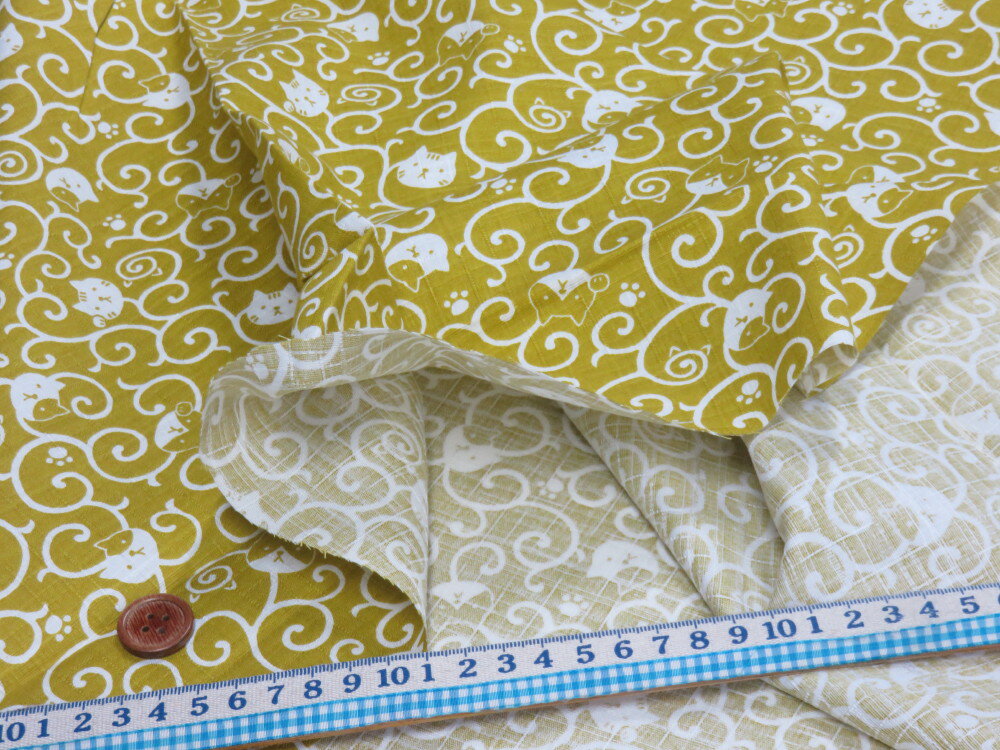 サザンクロス 福福にゃんこ（ネコ） 唐草 カラシ ドビー生地　【メール便2m可】キヤット ねこ 猫 アニマル 動物 生地 布地 プリント生地 浴衣 ゆかた 着物 作務衣 よさこい衣装 ステテコ じんべえ