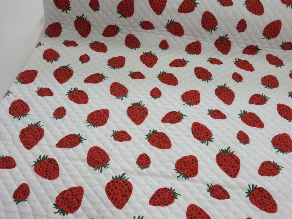 フルーツ イチゴ オフ オックスキルト キルティング 布地 手芸 プリント生地 レッスンバッグ シューズ入れ 体操着入れ 巾着袋 布団袋