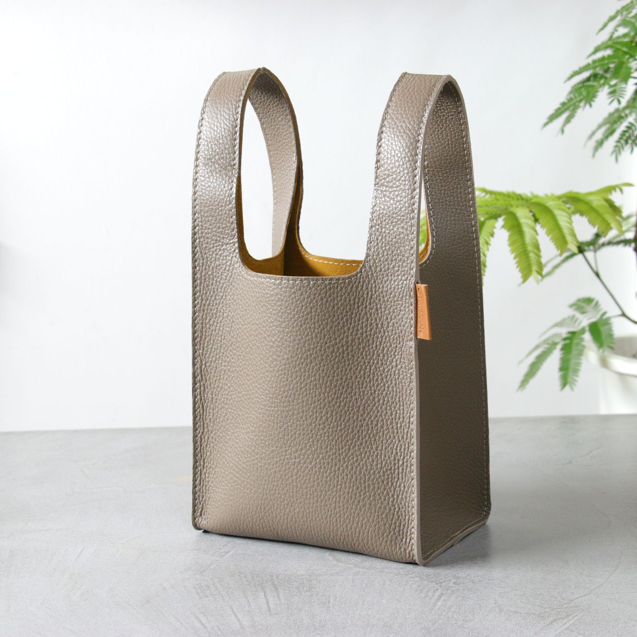 送料無料　スモール　レザー　トートバッグ　革　ハンドバッグ　キレイめ　お出かけ　高級　オシャレ　かわいい