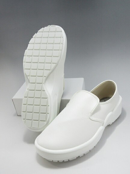 ◆衝撃吸収底 底に使用している素材が、外部からの衝撃を吸収します。 ◆防滑ソール 滑りにくさを考慮した意匠と特殊配合により、あらゆる方向に対しグリップ力を発揮します。 ◆耐油ソール 耐油性に優れた特殊配合を使用。植物油等に威力を発揮し、底面を油等から保護します。 ◆セミオブリーク・トゥ トウ部にゆとりをもたせたラスト形状で、つま先部に窮屈な感じを与えません。 ◆防臭 特殊衛生加工を施した裏布材料を使用。靴内部の悪臭の原因となる細菌を抑え、いつも清潔にご使用になれます。 ◆軽量 軽量で作業性に富みます。 ◆抗菌 細菌・カビの発生・増殖を抑え、防臭性にも優れた素材を使用。 [ 仕様 ] ◇サイズ：29.0cm ◇クラリーノアッパー、EVAキュービックソール、衝撃吸収底 ◇片足質量：290g（26.0cmの場合） ◇幅：EEE