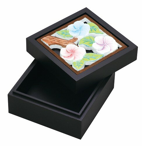●セット内容:マルチ四角箱本体（122×122×68mm）×1、白彫板（100×100mm）×1彫りやすい白彫板のセット■天板に作品をのせるだけで実用的な箱になります。\n■箱はマットな黒塗装なので作品が映えます。