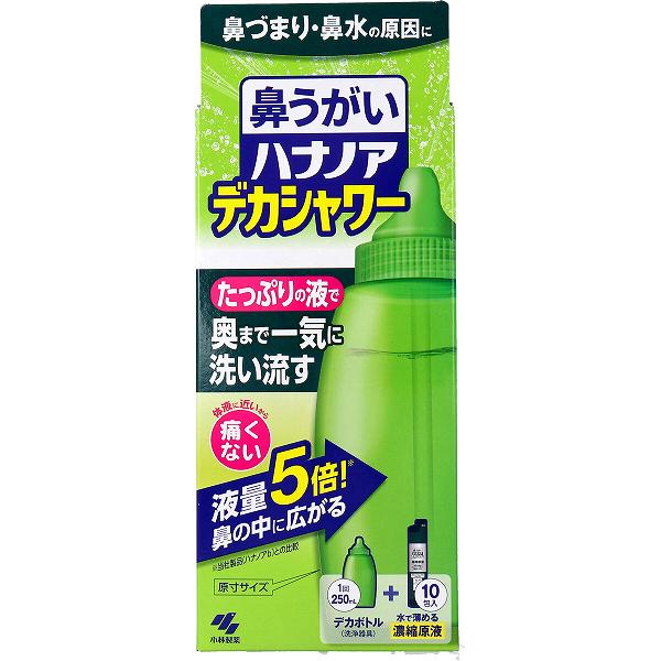 ※この商品は配送会社の都合により、北海道・沖縄・離島にはお届けできません。 ご注文が確認された場合、キャンセルさせて頂く可能性がございますのであらかじめご了承ください。たっぷりの洗浄液で鼻の奥まで一気に洗える。250mLのたっぷりの洗浄液で洗い流すので、鼻の奥深くに付着した花粉や雑菌をしっかり洗い流すことができます。●鼻にしみない、痛くない・体液に近い成分でできているので、鼻がツーンと痛くありません。●簡単に鼻うがいできる・無理なく使えるシャワータイプなので、鼻うがいが苦手な方でも簡単にできます。●ミントの香りでスッキリ・鼻の奥までミントの香りが広がり、スッキリ爽やかになります。【使用方法等】(1)ボトル本体に「ハナノアデカシャワー専用原液」を入れる・ボトル本体に原液1包分を全て注いでください(2)水道水で目盛りまで薄める・水道水(40度以下)で250mLの目盛線まで薄め(両鼻分)、チューブを装着したノズルキャップをつけてください※冷たい水で薄めると鼻に痛みを感じることがあります泡立ってあふれやすいのでゆっくり注いでください(3)まぜて洗浄液とする・キャップをしっかりと締めてください・中身がこぼれないように注意しながら、均一になるように2〜3回位横に振ってまぜてください※ボトル正面を強く握ると内容液が飛び出す可能性があるので、キャップを締める際には、ボトル側面をお持ちください(4)洗浄液を鼻の中に流し込む・「しめきる」と書かれた方が外側になるように持ってください(洗浄液が最後まで出るように、容器内のチューブが下向きになっていることをご確認ください)・鼻の穴にフィットさせて、少し顔を下げ、ボトル本体の中央部を押して洗浄液を鼻の中に流し込み、左右の鼻を交互に洗浄してください※慣れるまではゆっくりと洗浄液を流し込んでください・洗浄液は同じ鼻の穴や、口からも出ます・口に流れ込んだ洗浄液は、吐き出してください(5)鼻をかむ・洗浄後、鼻を片方ずつやさしくかんで、鼻の中に残った洗浄液を出してください※強く鼻をかまないでください［耳の内部に洗浄液が入り、中耳炎になる恐れがある］※1回250mL、1日1〜3回を目安に使用してください★上手に洗うポイント・「アー」と声を出しながら流し込むと、耳の奥に洗浄液が流れにくくなり、無理なく鼻うがいができます【一般医療機器】製造販売届出番号：04B2X00009001005医療用洗浄器 鼻用洗浄器販売名：ハナノアデカシャワー【形状・構造及び原理等】★形状及び構造・ボトル状で鼻腔内に挿入するための供給突起を有し、ノズルキャップ部（ポリプロピレン）とチューブ部、ボトル本体部の3部品から構成される★原理・外鼻孔から洗浄液を流し込んで鼻腔内を洗浄する鼻用洗浄器【成分】精製水、塩化Na、PG、ポリソルベート80、ベンザルコニウム塩化物、エデト酸Na、香料【効果】・鼻の奥に入り込んだ雑菌や花粉、ほこり等をしっかり洗い流します【使用方法に関する注意】(1)他の鼻洗浄器具で本原液を使用しないでください(2)洗浄する際は必ず「ハナノアデカシャワー専用原液」を使用してください(3)国内のきれいな水道水で薄めてください(4)水道水で薄めずに原液をそのまま使用すると鼻に痛みを感じることがあります。長時間痛みを感じる場合は、製品のパッケージを持って医師にご相談ください(5)作り置きせず、使用直前に薄めるようにしてください。もし、洗浄液が残った場合は捨ててください(6)上を向いて使用しないでください(7)洗浄液を勢いよく流し込んだり、鼻から洗浄液を強く吸い込むと、鼻に痛みを感じる場合があります(8)洗浄液の逆流を防ぐため、ノズルを鼻から外した後で手をゆるめてください(9)洗浄液が鼻や口から流れ落ちますので、洗面台等で使用することをおすすめします(10)金属や洗面台、床に洗浄液が付着した場合は、水で洗い流す、もしくは拭き取ってください※原液は、ハナノアデカシャワー専用です。ハナノアa、ハナノアb(シャワータイプ)には使用できません。【使用上の注意】(1)15才未満の小児には使用させないこと(2)嚥下障害がある方(食べ物や飲み物を飲み込みにくい方)は使用しないこと[洗浄液が気管支や肺に入る恐れがある](3)耳鼻咽喉科の治療を受けている方は、使用前に医師に相談すること(4)鼻の炎症、鼻づまりがひどい場合は、使用しないこと(5)鼻の洗浄のみに使用し、目や耳には使用しないこと(6)洗浄後、強く鼻をかまないこと[耳の内部に洗浄液が入り、中耳炎になる恐れがある](7)目に入らないように注意すること。万一、目に入った場合は、こすらずに、すぐに流水で洗い流し、異常が残る場合は製品のパッケージを持って医師に相談すること(8)洗浄液を飲み込み異常が残る場合や、耳の内部に洗浄液が入り1日以上抜けない場合や、使用中に万一異常が生じた場合は、製品のパッケージを持って医師に相談すること個装サイズ：85X215X114mm個装重量：約422g内容量：ボトル1+濃縮原液10包ケースサイズ：56.5X20.5X25.5cmケース重量：約5.7kg製造国：日本※この商品は配送会社の都合により、北海道・沖縄・離島にはお届けできません。 ご注文が確認された場合、キャンセルさせて頂く可能性がございますのであらかじめご了承ください。