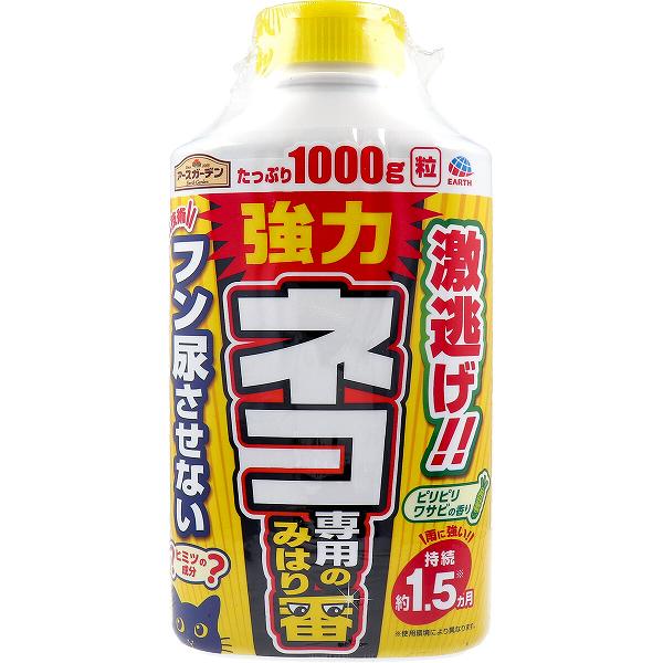 ※この商品は配送会社の都合により、北海道・沖縄・離島にはお届けできません。 ご注文が確認された場合、キャンセルさせて頂く可能性がございますのであらかじめご了承ください。ネコの嫌がる刺激とニオイでフン尿被害や侵入を防ぐ粒状タイプの忌避剤。フン尿臭を抑える効果もあります。●嫌がる香りと鼻を刺激するピリピリワサビの香り成分配合●ヒミツの成分に含まれるエサの香りで混乱し、フン尿させないメカリズム●フン尿されていた場所のニオイの消臭●土壌にやさしい天然鉱物使用【成分】ワサビ香料、植物由来成分(チモール)、ヒミツの成分【用途】猫の忌避、フン尿阻止、フン尿臭の消臭【効果持続期間】約1.5ヵ月(使用環境により異なります。)【使用場所】庭、花壇まわり、家のまわり、駐車場、芝生(日本芝)など※日本芝以外の植物は枯れるおそれがあるため、あらかじめ目立たない場所で薬害の有無を確認してからご使用ください。【使用方法】・使用前に黄色のキャップを外し、パッキンを取り外した後に再度キャップを取り付けてください。寄せ付けたくない、フン尿をさせたくない場合：猫に困っている場所にまんべんなくまいてください。消臭する場合：においが気にな場所にまんべんなくまいてください。使用の目安：1平方mあたり約35gを均一にまいてください。(35gは大さじ2〜3杯程度です)注意：1ヵ所にまとめてまくと植物が枯れるおそれがあります。フタを開けて、猫に困っている場所に、1平方mあたり約35gを均一に散布してください。(35gは大さじ2〜3杯程度です)【効果的な使い方】(1)本剤をまいた上に寄りつかなくなるので、広い面積にまんべんなくまくのが効果的です。(2)猫は同じ場所でフン尿を繰り返す習性があります。フン尿のある場所に使用する場合、フン尿やそのまわりの土を取り除くなど、きれいにしてから使用すると効果的です。【使用上の注意】・本品は食べ物ではありません。誤って食べた場合はすぐに水を飲ませるなどの応急処置をし、医師の診療を受けてください。・皮膚についた場合は直ちに石けんでよく洗い、目に入った場合はすぐに水洗し、異常を感じた場合は、直ちに医師の診療を受けてください。・人やペットには薬剤をかけないでください。・本品は屋外専用です。室内ではニオイが残るので使用しないでください。・アレルギー症状やかぶれなどを起こしやすい人は、薬剤に触れないよう注意してください。体調がすぐれない時は使用しないでください。・薬剤が水槽、池、川などに入らないよう注意してください。・シミ、変色の原因となりますので、自動車、門扉、シャッター、その他の塗装面や大理石等にはかからないように注意してください。薬剤がかかった場合は直ちに洗い落としてください。・効果の持続時間は天候や温度条件により異なります。・ニオイに対して鈍くなっている猫や空腹、発情期の猫には効果が劣る場合があります。このような場合にはニオイによる忌避以外の対策が必要です。・長期間にわたり猫が近寄っていた場所は、直ちに効果が得にくい場合があるので継続して散布していただくことをおすすめします。個装サイズ：130X254X70mm個装重量：約1150g内容量：1000gケースサイズ：41.7X26.4X31.4cmケース重量：約14kg製造国：日本※この商品は配送会社の都合により、北海道・沖縄・離島にはお届けできません。 ご注文が確認された場合、キャンセルさせて頂く可能性がございますのであらかじめご了承ください。