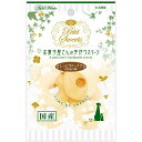 おうちでカフェ気分が楽しめる本格派の焼き菓子おうちでカフェ気分が楽しめる、本格派の焼き菓子シリーズ。お菓子屋さんが1つひとつ丁寧に手作りしています。脂肪分を約30％カット(日本食品標準成分表2010より)。小型犬やシニア犬にも食べやすい、ちぎって与えやすいしっとりしたやわらかさ！しっとりドーナツのはちみつ味。＜給与方法＞幼犬(6ヶ月〜)/2個以内超小型犬〜5kg/4個以内小型犬5kg〜10kg/7個以内中型犬10kg〜20kg/12個以内大型犬20kg〜35kg/19個以内・生産地：日本・素材：＜原材料＞小麦粉、卵類、植物性油脂、砂糖、でんぷん分解物、はちみつ、グリセリン、ソルビトール、膨張剤、香料＜保証成分＞粗たん白質4.5％以上、粗脂肪10.0％以上、粗繊維0.5％以下、粗灰分2.0％以下、水分26.0％以下、ナトリウム0.5％以下＜エネルギー＞375kcal/100g