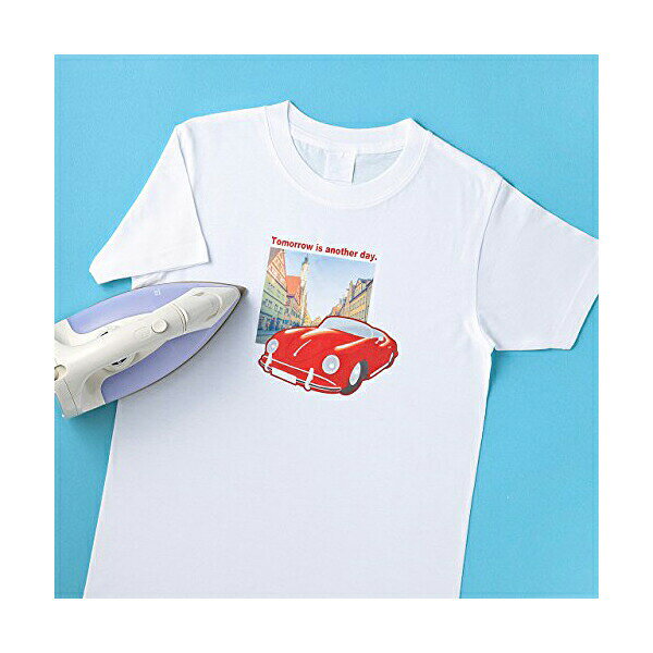 インクジェットプリンターで印刷した画像をアイロンでTシャツなどの白や淡色の布に転写できる用紙。【特徴】●プリント紙の粘度が高く転写部分が引っ張りに強い●仕上紙を使うことで転写部分が生地になじみ自然な仕上がりになる●洗濯機で洗剤を使って洗濯しても転写部分がはがれにくい●原材料および製造工程上ホルムアルデヒドは一切使用していない【仕様】サイズA4（210×297mm）入数プリント紙×3シート、仕上紙×1シート対応機種インクジェットプリンター規格坪量：124±10g/平方メートル、厚み：0.142±0.02mm重量124±10g/平方メートル注意反転印刷をして使用。淡色布専用。濃色カラー布は使用不可。白など淡い色の布用。綿100%〜綿ポリエステル混紡素材（ポリエステル比率50%以下推奨）。表面の織り目の間隔が1mm以内の粗くない素材。防水加工など特殊加工されていない素材。アイロン温度は160〜190℃（高温）。一度転写したものははがせない。転写部分をひっぱってもパリッと割れない。転写後は若干色目がくすむことがある。5〜10回程度の洗濯では色落ちなし。洗濯を重ねると色落ちの可能性あり。商業目的での使用不可。個人で楽しむことを目的とした製品。【使用場所】●Tシャツなどの白や淡色の布地への転写【ご注意】●ホルムアルデヒド試験済みで安全性確認済み●染料インクと顔料インクの両方に対応●特殊紙のため写真画像やイラストを100%忠実に再現することはできない●いらない布で試してからの使用を推奨インクジェットプリンターで印刷した画像をアイロンでTシャツなどの白や淡色の布に転写できる用紙。サイズ：A4（210×297mm）　入数：プリント紙×3シート、仕上紙×1シート　重量：124±10g/平方メートルTシャツなどの白や淡色の布地への転写などに。