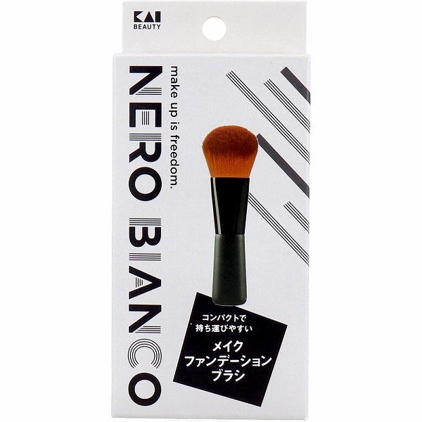 ▼まとめ買いがおすすめ！ 2個セット（限定） 3個セット（激安） 5個セット（限定） 6個セット（爆安） 10個セット（限定） 12個セット（爆安） 15個セット（格安） 20個セット（限定） ※この商品は配送会社の都合により、北海道・沖縄・離島にはお届けできません。 ご注文が確認された場合、キャンセルさせて頂く可能性がございますのであらかじめご了承ください。カバー力のあるベースメイクや凹凸の少ない整った仕上がりとなる、ベースメイクに適したファンデーションブラシです。●ファンデーションをムラなく綺麗に塗ることができます。●広範囲に塗れる先斜め形状。小鼻や目元などの細かな箇所に。★イタリア語で黒と白をモチーフにしたNERO BIANCO。ジェンダーレス世代の男性・女性の概念を取り払い、区別をなくしていくコンセプトのシリーズです。【品質表示】ブラシ部：PBT口金：アルミニウムハンドル：木【全長】約102mm【取り扱い上の注意】・乳幼児の手が届かない安全な場所に保管してください。・使用後はティッシュペーパー等でやさしくふきとってください。・汚れが気になる時は、ぬるま湯で軽く振り洗いし、十分すすいだ後、乾いたタオルで水気を切り、形を整えて陰干ししてください。個装サイズ：65X140X28mm個装重量：約36g内容量：1個入ケースサイズ：29.5X49X33cmケース重量：約5.9kg製造国：中国 【検索用キーワード】 貝印 NERO メンズ レディース BIANCO かっこいい ブラシ ブラック 化粧品※この商品は配送会社の都合により、北海道・沖縄・離島にはお届けできません。 ご注文が確認された場合、キャンセルさせて頂く可能性がございますのであらかじめご了承ください。 ▼まとめ買いがおすすめ！ 2個セット（激安） 3個セット（お得） 5個セット（爆安） 6個セット（人気） 10個セット（特売） 12個セット（激安） 15個セット（激安） 20個セット（特売）