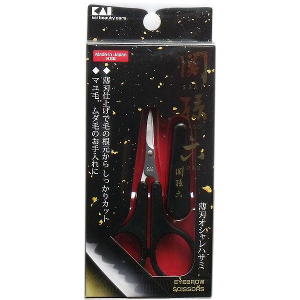 ▼まとめ買いがおすすめ！ 2個セット（激安） 3個セット（限定） 5個セット（特売） 6個セット（限定） 10個セット（爆安） 12個セット（お得） 15個セット（人気） 20個セット（特売） 薄刃仕上げで毛の根元からしっかりカット！マユ毛、ムダ毛のお手入れに！●マユの形を美しく整えたり、ムダ毛をカットするためのハサミです。●刃先がスリムなカーブ刃なので、お肌にあてやすくカットしやすいです。●薄い刃先の為、短い毛も根元近くからカットできます。●精密な刃付けと調整をしているので、シャープな切れ味が長持ちします。【品質表示】刃部・・・ステンレス刃物鋼ハンドル・・・ABS樹脂(抗菌剤含有)キャップ・・・ABS樹脂【使用方法】・マユ毛の濃い方はマユ用のクシでマユ毛を起こしながらカットして、長さをきれいにそろえてください。・なれない方はあらかじめマユ墨鉛筆でご希望のマユの輪郭を描き、線からはみでている余分なマユ毛をカットしてください。【注意】・乳幼児の手の届かない安全な場所に保管してください。・使用後は柔らかい布かティッシュペーパーなどで手汗や汚れを拭き取り、いつも清潔な状態でご使用ください。水気は特によくふき取ってください。個装サイズ：60X141X13mm個装重量：約20g内容量：1個入製造国：日本 【検索用キーワード】 関孫六 1個 コンテナー ステンレス製 保管 容器 毛抜き 清掃 滅菌薄刃仕上げで毛の根元からしっかりカット！ ▼まとめ買いがおすすめ！ 2個セット（必見） 3個セット（特売） 5個セット（激安） 6個セット（人気） 10個セット（爆安） 12個セット（お得） 15個セット（特売） 20個セット（激安）