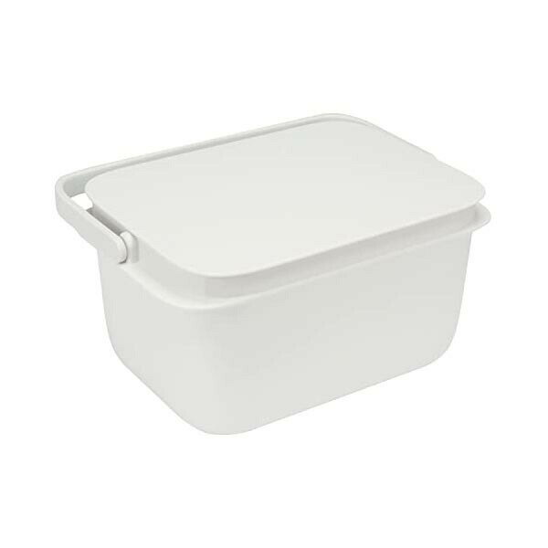 ▼まとめ買いがおすすめ！ 2個セット（特売） 3個セット（爆安） 5個セット（限定） 10個セット（人気） ●【使いやすいスクエア型】GOOD DESIGN賞受賞(※)。洗面台で水が入れやすく、浸け置き・掃除にちょうどいいコンパクトサイズのバケツです。角にフィットしてスッキリ収納できるスクエア型。※2020年受賞●【計量に便利な目盛り付き】内側に目盛りがついており、浸け置き等の際、洗剤の比率がわかりやすくなっています。●【フタ付き】持ち運ぶ時にも、中のものがこぼれにくいフタ付きです。つけ置きの際のお子様やペットのいたずら防止にも。フタはフチに立てておくことができるので邪魔になりません。使わない時は小物や掃除道具入れとしても。●【きれいに暮らす。シリーズ】使っている時も、使っていないときも「きれい」なシリーズです。使いやすさなど機能面にこだわりながら、置いていても邪魔にならないシンプルな色と形で、お部屋の空間に優しくフィットします。●【材質】ポリプロピレン【耐熱温度】約120℃【耐冷温度】約-20℃【容量】約5L【サイズ】約290×149×218mm【生産国】中国・色：ホワイト・材質：ポリプロピレン・ブランド：マーナ(Marna)●【使いやすいスクエア型】GOOD DESIGN賞受賞(※)。洗面台で水が入れやすく、浸け置き・掃除にちょうどいいコンパクトサイズのバケツです。角にフィットしてスッキリ収納できるスクエア型。※2020年受賞【きれいに暮らす。シリーズ】使っている時も、使っていないときも「きれい」なシリーズです。使いやすさなど機能面にこだわりながら、置いていても邪魔にならないシンプルな色と形で、お部屋の空間に優しくフィットします。●使用用途を守ってご使用下さい。●時間指定はお受けできかねます。・色：ホワイト・サイズ：5L・メーカー：マーナ(Marna)・素材：ポリプロピレン・商品重量：700 グラム・製品サイズ：21.84 x 14.99 x 28.96 cm; 700 g・梱包重量：0.7 キログラム 【検索用キーワード】 マーナ バケツ ポリプロピレン ホワイト marna コンパクト おしゃれ 四角 角型 スクエア 中国 ふた付き シンプル 長方形 10L 10リットル つけ置き洗い ギフト 掃除道具 高さ▼まとめ買いがおすすめ！ 2個セット（人気） 3個セット（限定） 5個セット（激安） 10個セット（限定）