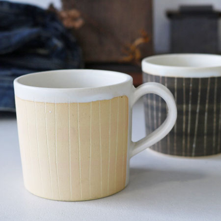 ビスクライン マグカップ(キナリ／墨)容量200cc（8分目）美濃焼/かわいいマグカップ /おしゃれマグ/ストライプ柄/日本製/キッチン用品/包装無料