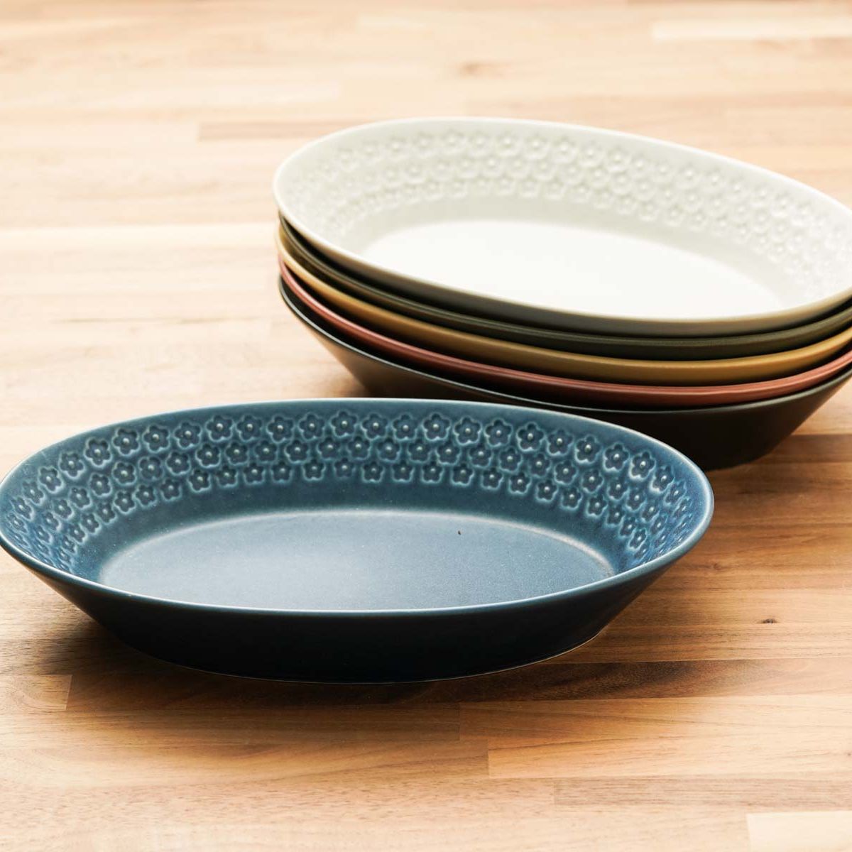 フラワースタンプ 楕円カレー皿 ベージュ/グリーン/ネイビー/グレー/ワインレッド 日本製 美濃焼 食器 楕円鉢 大皿 おしゃれ インスタ映え 可愛いお皿 オーバルベーカー フルール 印花型 花柄のサムネイル