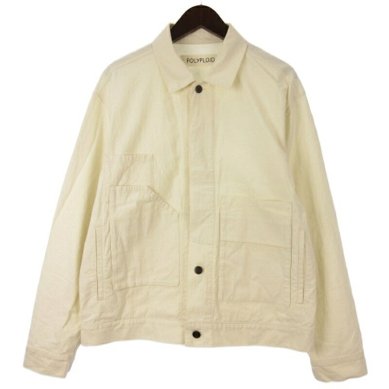 【中古】POLYPLOID ポリプロイド J-JACKET ジャケット 08-A-10 アイボリー 2 メンズ 【ベクトル 古着】 260408表記サイズ2実寸サイズ肩幅：51cm　身幅：55cm　着丈：64cm　袖丈：60cm　　素材コットン100％色アイボリー状態多少の使用感がございますが、目立ったダメージはなくまだまだご使用いただける商品です。 ※あくまでも中古品ですので掲載写真や記載内容をご確認いただき、ご理解の上ご購入ください。備考08-A-10商品のお問い合わせの回答を休止しております。＊各商品ページの商品詳細等をご確認の上ご購入ください。【中古】POLYPLOID ポリプロイド J-JACKET ジャケット 08-A-10 アイボリー 2 メンズ 【ベクトル 古着】 260408状態ランク　”AB”詳細については、下記および「状態ランクについて」ページをご覧ください。未使用・新品の商品ほぼ新品同様の商品使用感が少なく、かなり状態の良い商品使用感はあるが、傷や汚れの少ない商品使用感の他、傷や汚れが見られる商品かなり大きな傷みがある難あり商品※S〜CランクはUSED品となりますので、使用感をご理解の上でご入札下さい。状態ランクについてinformation表記サイズ2実寸サイズ肩幅：51cm　身幅：55cm　着丈：64cm　袖丈：60cm　　素材コットン100％色アイボリー状態多少の使用感がございますが、目立ったダメージはなくまだまだご使用いただける商品です。 ※あくまでも中古品ですので掲載写真や記載内容をご確認いただき、ご理解の上ご購入ください。備考08-A-10商品のお問い合わせの回答を休止しております。＊各商品ページの商品詳細等をご確認の上ご購入ください。本商品は一点物です他サイトや店舗にて販売している商品です。多少のお時間差にて欠品になることもございます。予めご了承頂ますようお願い致します。ベクトル・サイズガイドはこちらこの商品と同じブランドの商品を見る
