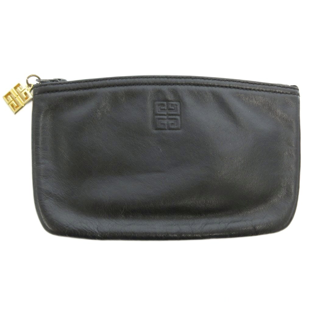 【中古】ジバンシィ GIVENCHY レザーポーチ 黒 ブラック ロゴエンボス /SC ■GY09 レディース 【ベクトル 古着】 260831ブランドジバンシィ GIVENCHY実寸サイズヨコ：18cm　タテ：12cm　マチ：-cm　　素材表記なし色黒 ブラック 状態若干の使用感はございますが、特筆するようなダメージはなく、比較的きれいなお品です。 ※あくまでも中古品ですので掲載写真や記載内容をご確認いただき、ご理解の上ご購入ください。付属品付属品なし、写真に写っている物が全てです。備考こちらのお品物は店舗で保管しておらず、店頭販売出来かねます。（※お取り寄せも出来かねます）商品のお問い合わせの回答を休止しております。＊各商品ページの商品詳細等をご確認の上ご購入ください。【中古】ジバンシィ GIVENCHY レザーポーチ 黒 ブラック ロゴエンボス /SC ■GY09 レディース 【ベクトル 古着】 260831状態ランク　”A”詳細については、下記および「状態ランクについて」ページをご覧ください。未使用・新品の商品ほぼ新品同様の商品使用感が少なく、かなり状態の良い商品使用感はあるが、傷や汚れの少ない商品使用感の他、傷や汚れが見られる商品かなり大きな傷みがある難あり商品※S〜CランクはUSED品となりますので、使用感をご理解の上でご入札下さい。状態ランクについてinformationブランドジバンシィ GIVENCHY実寸サイズヨコ：18cm　タテ：12cm　マチ：-cm　　素材表記なし色黒 ブラック 状態若干の使用感はございますが、特筆するようなダメージはなく、比較的きれいなお品です。 ※あくまでも中古品ですので掲載写真や記載内容をご確認いただき、ご理解の上ご購入ください。付属品付属品なし、写真に写っている物が全てです。備考こちらのお品物は店舗で保管しておらず、店頭販売出来かねます。（※お取り寄せも出来かねます）商品のお問い合わせの回答を休止しております。＊各商品ページの商品詳細等をご確認の上ご購入ください。本商品は一点物です他サイトや店舗にて販売している商品です。多少のお時間差にて欠品になることもございます。予めご了承頂ますようお願い致します。ベクトル・サイズガイドはこちらこの商品と同じブランドの商品を見る