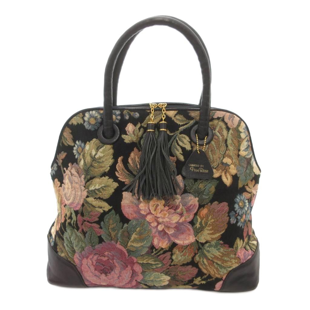 【中古】Prim Rose ハンドバック 花柄 ジャカード 切替 ファスナー開閉 黒 ブラック /EO■GY09 レディース 【ベクトル 古着】 261007表記サイズサイズなし（実寸サイズをご確認下さい）実寸サイズ持ち手の長さ：34cm　ヨコ：40cm　タテ：30cm　マチ：17cm　　素材表地：不明 裏地：レザー色花柄 黒 ブラック 仕様内ポケット×2 外ポケット×1 ファスナー開閉 タッセル付き状態・内側に薄傷あり ・ハンドルに汚れあり ・ 底、角に擦れあり ※全体的に中古品としての使用感とダメージがありますが、通常使用には支障のない商品です。 掲載写真や記載内容をご確認いただき、ご理解の上ご購入ください。付属品付属品なし、写真に写っている物が全てです。備考こちらのお品物は店舗で保管しておらず、店頭販売出来かねます。（※お取り寄せも出来かねます）商品のお問い合わせの回答を休止しております。＊各商品ページの商品詳細等をご確認の上ご購入ください。【中古】Prim Rose ハンドバック 花柄 ジャカード 切替 ファスナー開閉 黒 ブラック /EO■GY09 レディース 【ベクトル 古着】 261007状態ランク　”B”詳細については、下記および「状態ランクについて」ページをご覧ください。未使用・新品の商品ほぼ新品同様の商品使用感が少なく、かなり状態の良い商品使用感はあるが、傷や汚れの少ない商品使用感の他、傷や汚れが見られる商品かなり大きな傷みがある難あり商品※S〜CランクはUSED品となりますので、使用感をご理解の上でご入札下さい。状態ランクについてinformation表記サイズサイズなし（実寸サイズをご確認下さい）実寸サイズ持ち手の長さ：34cm　ヨコ：40cm　タテ：30cm　マチ：17cm　　素材表地：不明 裏地：レザー色花柄 黒 ブラック 仕様内ポケット×2 外ポケット×1 ファスナー開閉 タッセル付き状態・内側に薄傷あり ・ハンドルに汚れあり ・ 底、角に擦れあり ※全体的に中古品としての使用感とダメージがありますが、通常使用には支障のない商品です。 掲載写真や記載内容をご確認いただき、ご理解の上ご購入ください。付属品付属品なし、写真に写っている物が全てです。備考こちらのお品物は店舗で保管しておらず、店頭販売出来かねます。（※お取り寄せも出来かねます）商品のお問い合わせの回答を休止しております。＊各商品ページの商品詳細等をご確認の上ご購入ください。本商品は一点物です他サイトや店舗にて販売している商品です。多少のお時間差にて欠品になることもございます。予めご了承頂ますようお願い致します。ベクトル・サイズガイドはこちらこの商品と同じブランドの商品を見る
