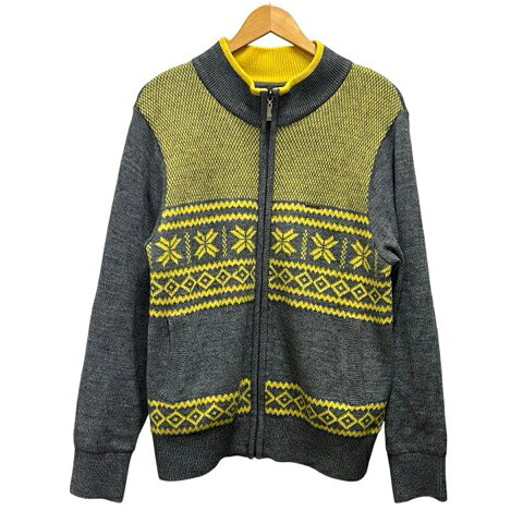 【中古】ジョルジョフェリー GIORGIO FERRI ニットブルゾン ノルディック柄 長袖 グレー 黄 イエロー メンズ 【ベクトル 古着】 260413表記サイズサイズ表記無し実寸サイズ肩幅：46cm　身幅：55cm　着丈：62.5cm　袖丈：63cm　　素材ウール70% ナイロン30%色グレー、イエロー ※色に関してはこの出品者の主観で判断しておりますので、カタログや正規のカラーとは言い回しが異なる場合があります。仕様フロントジップ×1 サイドポケット×2状態全体的に中古品としての使用感・着用感が見られるものの、普通にお使いいただける 商品です。商品のお問い合わせの回答を休止しております。＊各商品ページの商品詳細等をご確認の上ご購入ください。【中古】ジョルジョフェリー GIORGIO FERRI ニットブルゾン ノルディック柄 長袖 グレー 黄 イエロー メンズ 【ベクトル 古着】 260413状態ランク　”B”詳細については、下記および「状態ランクについて」ページをご覧ください。未使用・新品の商品ほぼ新品同様の商品使用感が少なく、かなり状態の良い商品使用感はあるが、傷や汚れの少ない商品使用感の他、傷や汚れが見られる商品かなり大きな傷みがある難あり商品※S〜CランクはUSED品となりますので、使用感をご理解の上でご入札下さい。状態ランクについてinformation表記サイズサイズ表記無し実寸サイズ肩幅：46cm　身幅：55cm　着丈：62.5cm　袖丈：63cm　　素材ウール70% ナイロン30%色グレー、イエロー ※色に関してはこの出品者の主観で判断しておりますので、カタログや正規のカラーとは言い回しが異なる場合があります。仕様フロントジップ×1 サイドポケット×2状態全体的に中古品としての使用感・着用感が見られるものの、普通にお使いいただける 商品です。商品のお問い合わせの回答を休止しております。＊各商品ページの商品詳細等をご確認の上ご購入ください。本商品は一点物です他サイトや店舗にて販売している商品です。多少のお時間差にて欠品になることもございます。予めご了承頂ますようお願い致します。ベクトル・サイズガイドはこちらこの商品と同じブランドの商品を見る