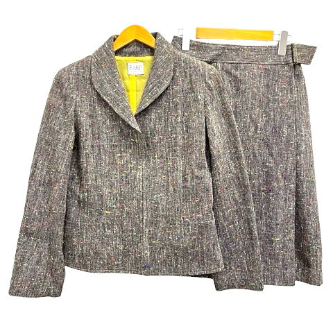 【中古】FARE スーツ セットアップ ジャケット スカート ウール混 シルク混 茶 ブラウン マルチカラー レディース 【ベクトル 古着】 260618表記サイズ記載なし実寸サイズジャケット 肩幅：37cm　ジャケット 身幅：44.5cm　ジャケット 袖丈：55.5cm　ジャケット 着丈：52cm　スカート ウエスト：68cm　スカート ヒップ：90cm　スカート丈：60cm　　素材毛52%、絹40%、ナイロン8%色ブラウン、マルチカラー ※色に関してはこの出品者の主観で判断しておりますので、カタログや正規のカラーとは言い回しが異なる場合があります。仕様ジャケット：フロントホック×3 スカート：サイドホック、ベルト状態全体的に使用感がありますが、その他に目立ったダメージはなく、問題なくご使用いただける商品です。 ※あくまでも中古品ですので掲載写真や記載内容をご確認いただき、ご理解の上ご購入ください。備考MID-1CO.,LTD商品のお問い合わせの回答を休止しております。＊各商品ページの商品詳細等をご確認の上ご購入ください。【中古】FARE スーツ セットアップ ジャケット スカート ウール混 シルク混 茶 ブラウン マルチカラー レディース 【ベクトル 古着】 260618状態ランク　”AB”詳細については、下記および「状態ランクについて」ページをご覧ください。未使用・新品の商品ほぼ新品同様の商品使用感が少なく、かなり状態の良い商品使用感はあるが、傷や汚れの少ない商品使用感の他、傷や汚れが見られる商品かなり大きな傷みがある難あり商品※S〜CランクはUSED品となりますので、使用感をご理解の上でご入札下さい。状態ランクについてinformation表記サイズ記載なし実寸サイズジャケット 肩幅：37cm　ジャケット 身幅：44.5cm　ジャケット 袖丈：55.5cm　ジャケット 着丈：52cm　スカート ウエスト：68cm　スカート ヒップ：90cm　スカート丈：60cm　　素材毛52%、絹40%、ナイロン8%色ブラウン、マルチカラー ※色に関してはこの出品者の主観で判断しておりますので、カタログや正規のカラーとは言い回しが異なる場合があります。仕様ジャケット：フロントホック×3 スカート：サイドホック、ベルト状態全体的に使用感がありますが、その他に目立ったダメージはなく、問題なくご使用いただける商品です。 ※あくまでも中古品ですので掲載写真や記載内容をご確認いただき、ご理解の上ご購入ください。備考MID-1CO.,LTD商品のお問い合わせの回答を休止しております。＊各商品ページの商品詳細等をご確認の上ご購入ください。本商品は一点物です他サイトや店舗にて販売している商品です。多少のお時間差にて欠品になることもございます。予めご了承頂ますようお願い致します。ベクトル・サイズガイドはこちらこの商品と同じブランドの商品を見る
