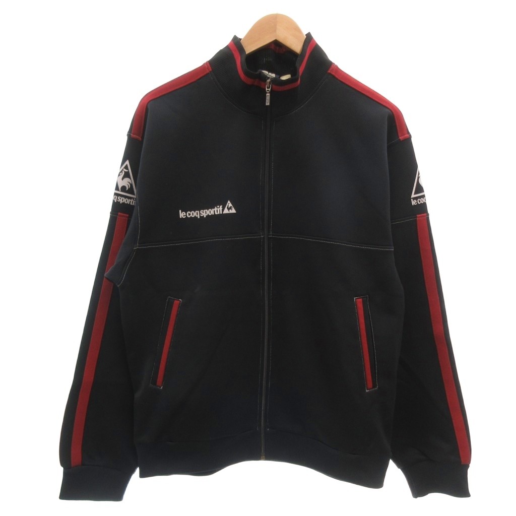 【中古】ルコックスポルティフ le coq sportif トラックジャケット O 黒 ブラック 赤 レッド 長袖 サイドライン スタンドカラー /ML メンズ 【ベクトル 古着】 260421ブランドルコックスポルティフ le coq sportif表記サイズO実寸サイズ肩幅：51cm　身幅：55cm　着丈：64cm　袖丈：48cm　　素材ポリエステル色黒 ブラック 赤 レッド 状態・背中側の左脇付近に糸ほつれあり ・左袖口に0.5cmほどの破れあり ※全体的に中古品としての使用感とダメージがありますが、通常使用には支障のない商品です。 掲載写真や記載内容をご確認いただき、ご理解の上ご購入ください。備考トルビオン(株) こちらのお品物は店舗で保管しておらず、店頭販売出来かねます。（※お取り寄せも出来かねます）商品のお問い合わせの回答を休止しております。＊各商品ページの商品詳細等をご確認の上ご購入ください。【中古】ルコックスポルティフ le coq sportif トラックジャケット O 黒 ブラック 赤 レッド 長袖 サイドライン スタンドカラー /ML メンズ 【ベクトル 古着】 260421状態ランク　”B”詳細については、下記および「状態ランクについて」ページをご覧ください。未使用・新品の商品ほぼ新品同様の商品使用感が少なく、かなり状態の良い商品使用感はあるが、傷や汚れの少ない商品使用感の他、傷や汚れが見られる商品かなり大きな傷みがある難あり商品※S〜CランクはUSED品となりますので、使用感をご理解の上でご入札下さい。状態ランクについてinformationブランドルコックスポルティフ le coq sportif表記サイズO実寸サイズ肩幅：51cm　身幅：55cm　着丈：64cm　袖丈：48cm　　素材ポリエステル色黒 ブラック 赤 レッド 状態・背中側の左脇付近に糸ほつれあり ・左袖口に0.5cmほどの破れあり ※全体的に中古品としての使用感とダメージがありますが、通常使用には支障のない商品です。 掲載写真や記載内容をご確認いただき、ご理解の上ご購入ください。備考トルビオン(株) こちらのお品物は店舗で保管しておらず、店頭販売出来かねます。（※お取り寄せも出来かねます）商品のお問い合わせの回答を休止しております。＊各商品ページの商品詳細等をご確認の上ご購入ください。本商品は一点物です他サイトや店舗にて販売している商品です。多少のお時間差にて欠品になることもございます。予めご了承頂ますようお願い致します。ベクトル・サイズガイドはこちらこの商品と同じブランドの商品を見る