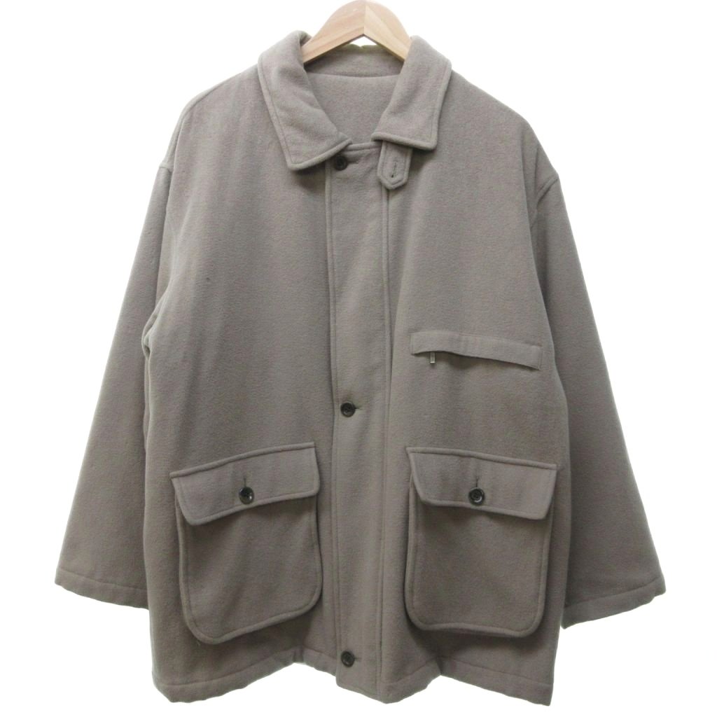 【中古】CROSS HAVEN クロスヘブン ウールコート ジャケット 厚手 アンゴラ混 ベージュ L表記サイズL実寸サイズ肩幅：約56cm　身幅：約64cm　袖丈：約56cm　着丈：約80cm　　素材毛100％ (横糸アンゴラ) 裏地 ポリエステル100％色ベージュ仕様ジップフロント ボタンフロント 胸ポケット×1 フラップポケット×2 内ポケット×2状態右肩付近に小穴複数あり。 フロントポケット付近に薄シミあり。 ※全体的に中古品としての使用感とダメージがありますが、通常使用には支障のない商品です。 掲載写真や記載内容をご確認いただき、ご理解の上ご購入ください。商品のお問い合わせの回答を休止しております。＊各商品ページの商品詳細等をご確認の上ご購入ください。【中古】CROSS HAVEN クロスヘブン ウールコート ジャケット 厚手 アンゴラ混 ベージュ L状態ランク　”B”詳細については、下記および「状態ランクについて」ページをご覧ください。未使用・新品の商品ほぼ新品同様の商品使用感が少なく、かなり状態の良い商品使用感はあるが、傷や汚れの少ない商品使用感の他、傷や汚れが見られる商品かなり大きな傷みがある難あり商品※S〜CランクはUSED品となりますので、使用感をご理解の上でご入札下さい。状態ランクについてinformation表記サイズL実寸サイズ肩幅：約56cm　身幅：約64cm　袖丈：約56cm　着丈：約80cm　　素材毛100％ (横糸アンゴラ) 裏地 ポリエステル100％色ベージュ仕様ジップフロント ボタンフロント 胸ポケット×1 フラップポケット×2 内ポケット×2状態右肩付近に小穴複数あり。 フロントポケット付近に薄シミあり。 ※全体的に中古品としての使用感とダメージがありますが、通常使用には支障のない商品です。 掲載写真や記載内容をご確認いただき、ご理解の上ご購入ください。商品のお問い合わせの回答を休止しております。＊各商品ページの商品詳細等をご確認の上ご購入ください。本商品は一点物です他サイトや店舗にて販売している商品です。多少のお時間差にて欠品になることもございます。予めご了承頂ますようお願い致します。ベクトル・サイズガイドはこちらこの商品と同じブランドの商品を見る