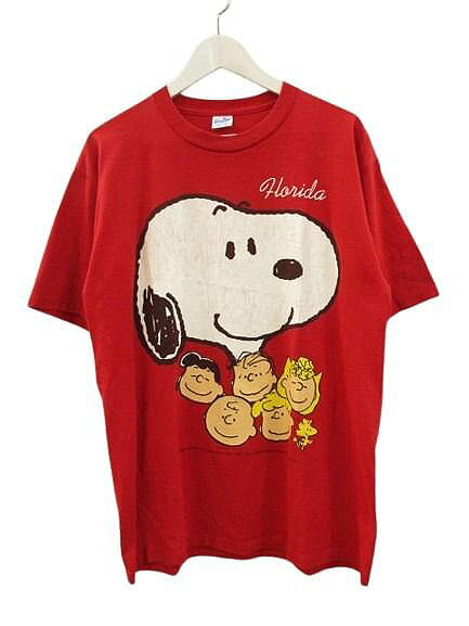【中古】ベルバシーン Velva Sheen 90s スヌーピー PEANUTS キャラクター Tシャツ L USA製 レッド ヴィンテージ メンズ 【ベクトル 古着】 260717ブランドベルバシーン Velva Sheen表記サイズL実寸サイズ肩幅：50.5cm　身幅：52.5cm　着丈：72cm　袖丈：22cm　-　素材ポリエステル50% コットン50%色レッド仕様90s PEANUTSスヌーピーキャラクタープリント USA製状態全体的に毛羽立ちがございます。首下と右肩に小さなダメージがございます。プリントにひび割れがでています。付属品なし備考-商品のお問い合わせの回答を休止しております。＊各商品ページの商品詳細等をご確認の上ご購入ください。【中古】ベルバシーン Velva Sheen 90s スヌーピー PEANUTS キャラクター Tシャツ L USA製 レッド ヴィンテージ メンズ 【ベクトル 古着】 260717状態ランク　”B”詳細については、下記および「状態ランクについて」ページをご覧ください。未使用・新品の商品ほぼ新品同様の商品使用感が少なく、かなり状態の良い商品使用感はあるが、傷や汚れの少ない商品使用感の他、傷や汚れが見られる商品かなり大きな傷みがある難あり商品※S〜CランクはUSED品となりますので、使用感をご理解の上でご入札下さい。状態ランクについてinformationブランドベルバシーン Velva Sheen表記サイズL実寸サイズ肩幅：50.5cm　身幅：52.5cm　着丈：72cm　袖丈：22cm　-　素材ポリエステル50% コットン50%色レッド仕様90s PEANUTSスヌーピーキャラクタープリント USA製状態全体的に毛羽立ちがございます。首下と右肩に小さなダメージがございます。プリントにひび割れがでています。付属品なし備考-商品のお問い合わせの回答を休止しております。＊各商品ページの商品詳細等をご確認の上ご購入ください。本商品は一点物です他サイトや店舗にて販売している商品です。多少のお時間差にて欠品になることもございます。予めご了承頂ますようお願い致します。ベクトル・サイズガイドはこちらこの商品と同じブランドの商品を見る