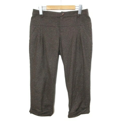 【中古】ホコモモラデシビラ Jocomomola de Sybilla 美品 クロップド パンツ ウール シルク混 ネップ ダブル仕上げ 42 L相当 茶 ブラウン ■YHS4 /X レディース 【ベクトル 古着】 250925ブランドホコモモラデシビラ Jocomomola de Sybilla表記サイズ42(L相当)実寸サイズウエスト：74cm　もも幅：28cm　裾幅：17cm　股上：24cm　股下：49cm　　素材表地 毛82%、シルク14%、ナイロン2%、ポリウレタン2% 裏地 ポリエステル色茶 ブラウン仕様透け感：なし 裏地：あり 伸縮性：ややあり 光沢感：なし 生地の厚さ：やや厚手 ジップフライ スリットポケットあり 裾ダブル仕上げ状態使用感が少なく、状態の良い商品です。 ※あくまでも中古品ですので掲載写真や記載内容をご確認いただき、ご理解の上ご購入ください。付属品予備ボタン×1商品のお問い合わせの回答を休止しております。＊各商品ページの商品詳細等をご確認の上ご購入ください。【中古】ホコモモラデシビラ Jocomomola de Sybilla 美品 クロップド パンツ ウール シルク混 ネップ ダブル仕上げ 42 L相当 茶 ブラウン ■YHS4 /X レディース 【ベクトル 古着】 250925状態ランク　”A”詳細については、下記および「状態ランクについて」ページをご覧ください。未使用・新品の商品ほぼ新品同様の商品使用感が少なく、かなり状態の良い商品使用感はあるが、傷や汚れの少ない商品使用感の他、傷や汚れが見られる商品かなり大きな傷みがある難あり商品※S〜CランクはUSED品となりますので、使用感をご理解の上でご入札下さい。状態ランクについてinformationブランドホコモモラデシビラ Jocomomola de Sybilla表記サイズ42(L相当)実寸サイズウエスト：74cm　もも幅：28cm　裾幅：17cm　股上：24cm　股下：49cm　　素材表地 毛82%、シルク14%、ナイロン2%、ポリウレタン2% 裏地 ポリエステル色茶 ブラウン仕様透け感：なし 裏地：あり 伸縮性：ややあり 光沢感：なし 生地の厚さ：やや厚手 ジップフライ スリットポケットあり 裾ダブル仕上げ状態使用感が少なく、状態の良い商品です。 ※あくまでも中古品ですので掲載写真や記載内容をご確認いただき、ご理解の上ご購入ください。付属品予備ボタン×1商品のお問い合わせの回答を休止しております。＊各商品ページの商品詳細等をご確認の上ご購入ください。本商品は一点物です他サイトや店舗にて販売している商品です。多少のお時間差にて欠品になることもございます。予めご了承頂ますようお願い致します。ベクトル・サイズガイドはこちらこの商品と同じブランドの商品を見る